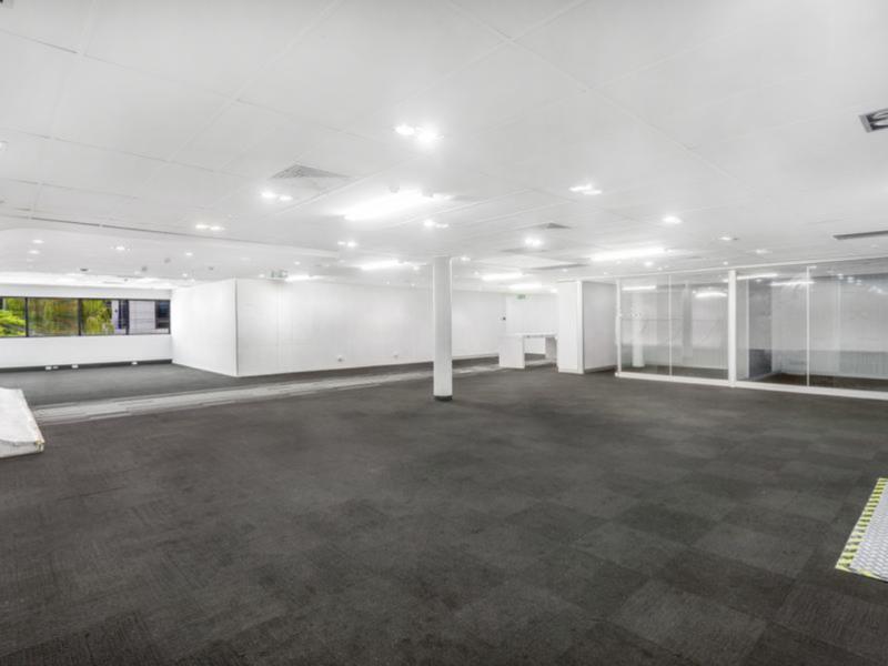 G563761-BOWEN-HILLS-2017-03-30-050153-4
