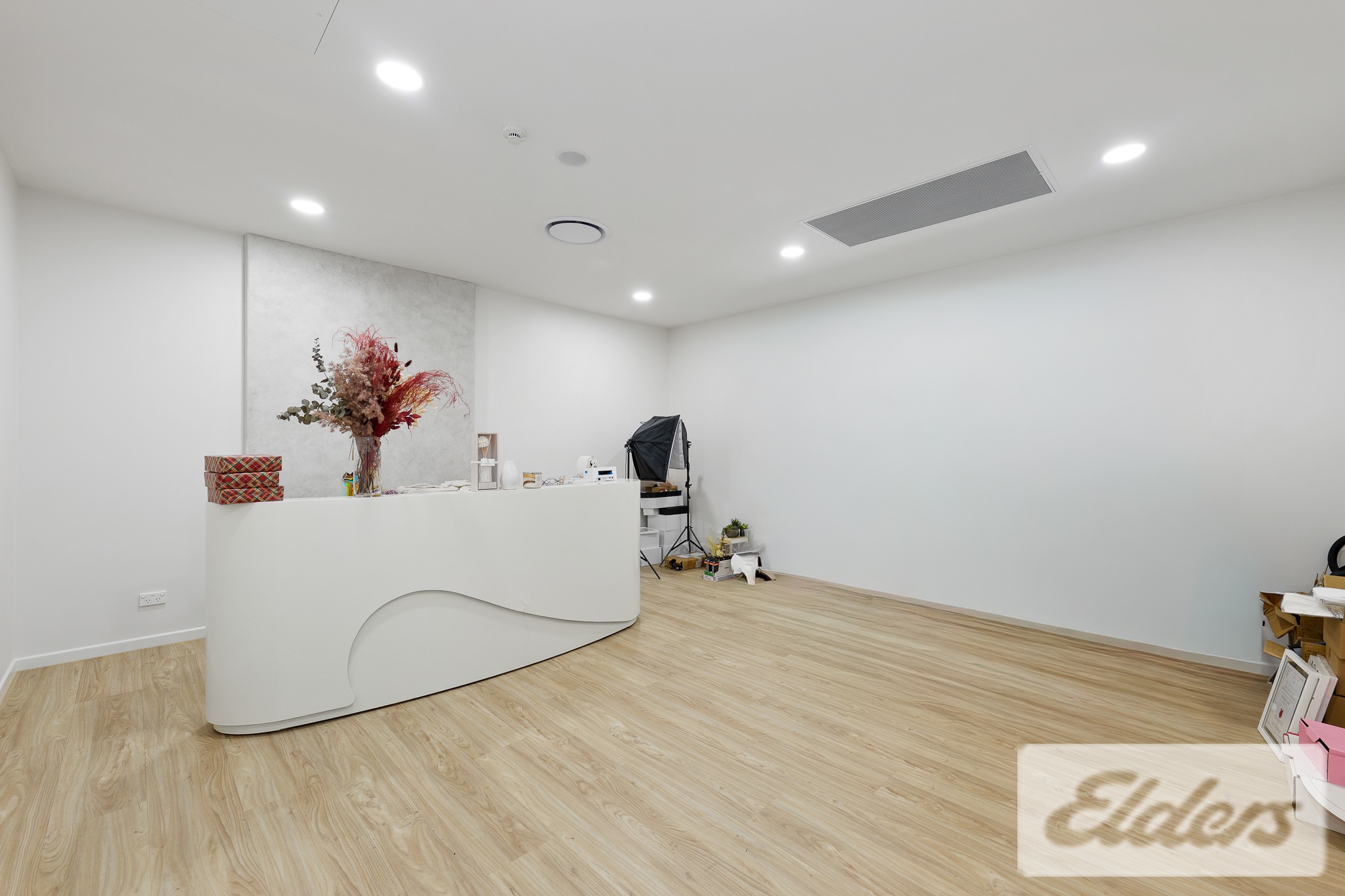 G902111-WEST-END-2026-02-27-043011-10